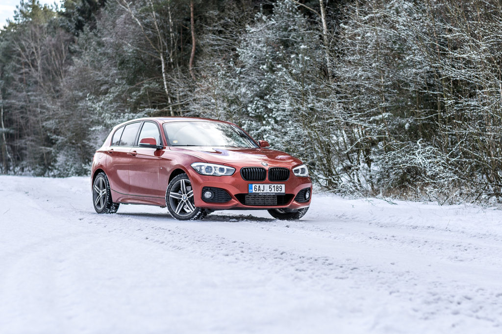Test BMW 120d xDrive 2018: Bokem? Klidně! (+ VIDEO)