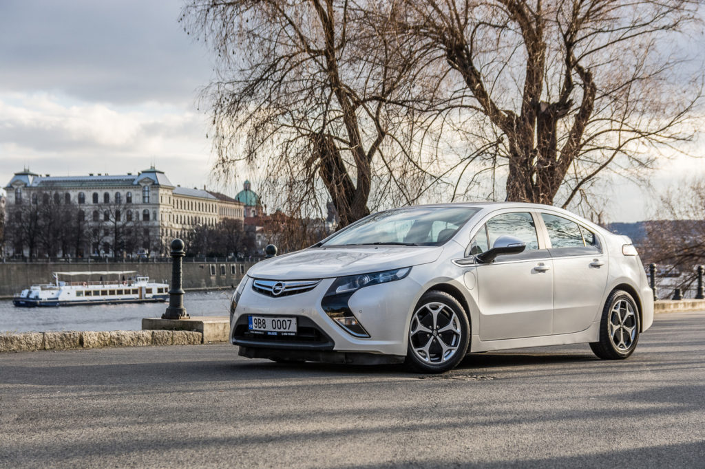 Test Opel Ampera 2012: Hledání smyslu (+ VIDEO)