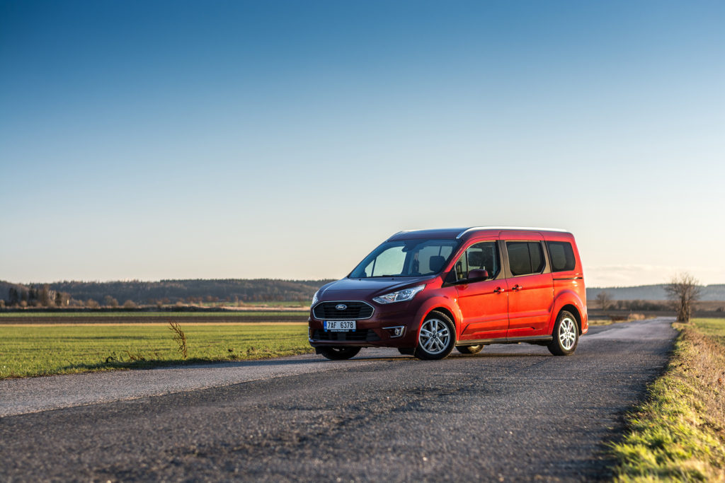 Test Ford Tourneo Connect 1.5 EcoBlue 2019: Místa na rozdávání (+VIDEO)