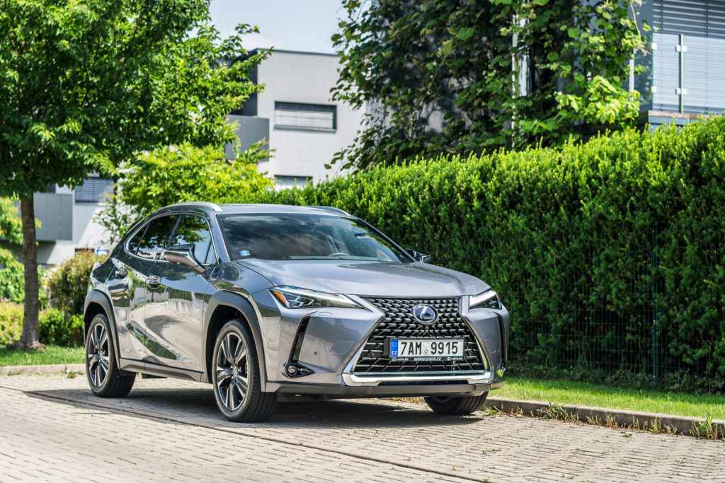 Test Lexus UX 250h 2019: Sice menší, ale pořád Lexus (+VIDEO)