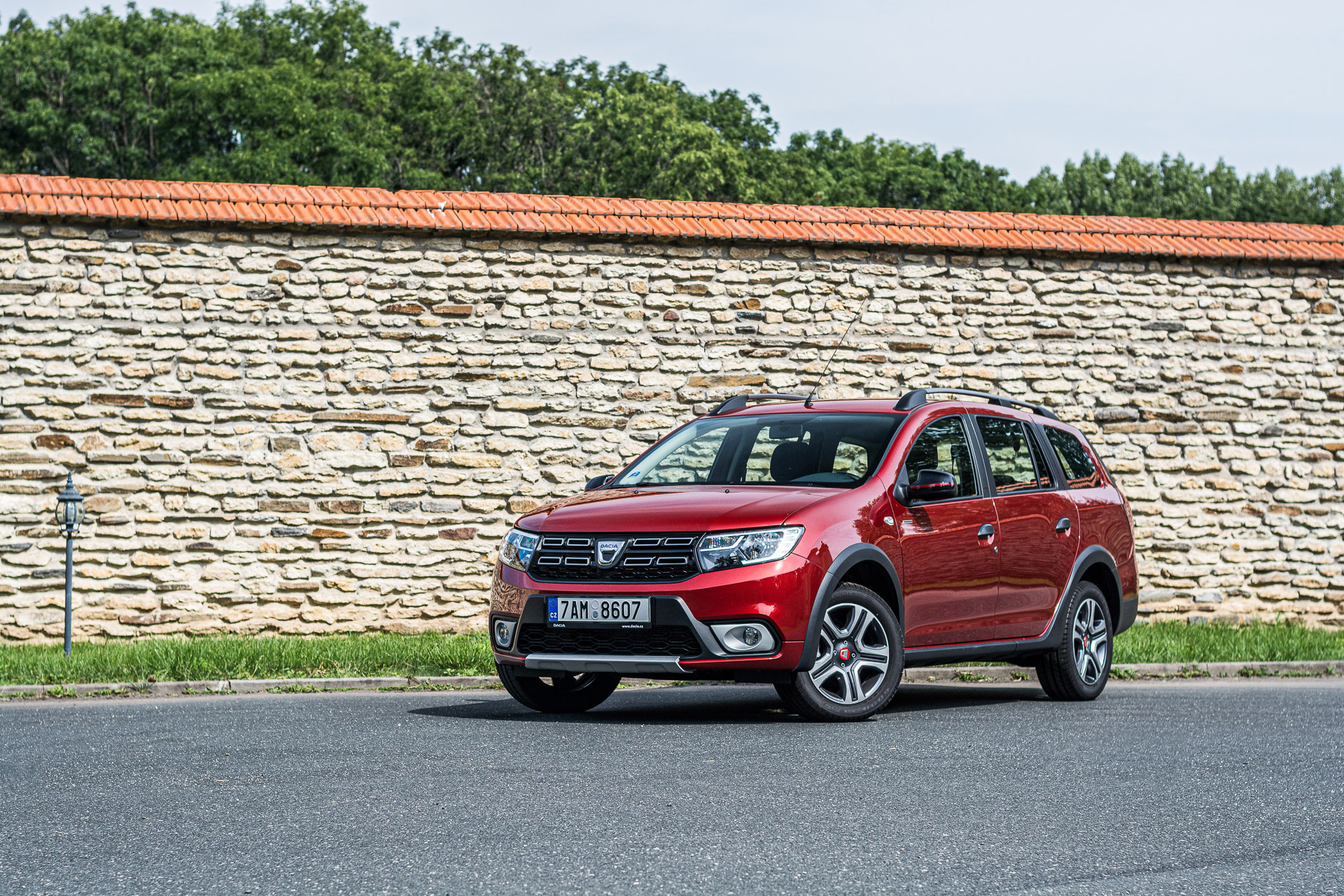 Test Dacia Logan MCV 1.5 dCi Techroad 2019: Plno místa za pár