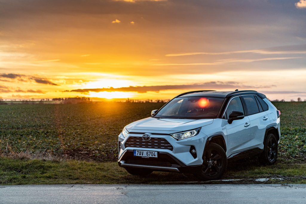 Test Toyota RAV4 2.5 Hybrid 2019: Nejen úspornější volba (+VIDEO)