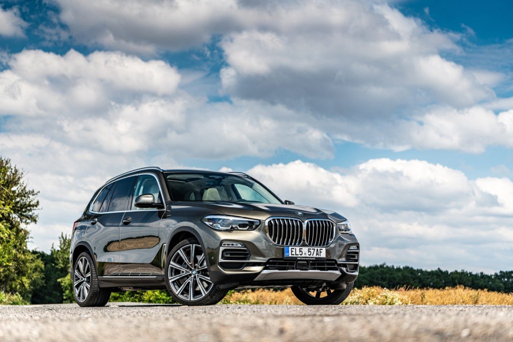 BMW X5 xDrive45e 2020: Úsporný plug-in hybrid, nebo těžký žrout?