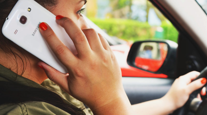 telefon za volantem
