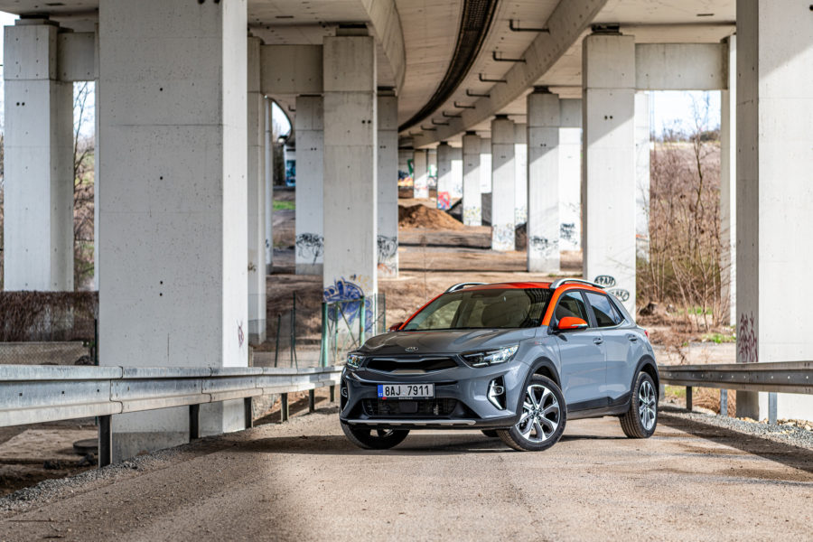 Test Kia Stonic 1.0 T-GDI MHEV: Oblíbený crossover po modernizaci s hybridem pod kapotou