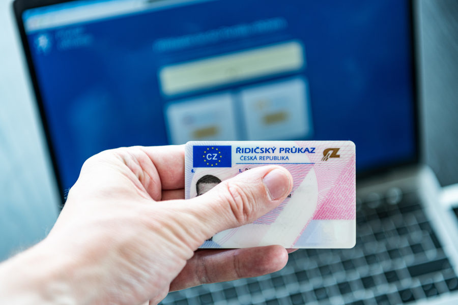 Požádat o výměnu končícího řidičáku lze elektronicky, informace o vyzvednutí přijde v SMS