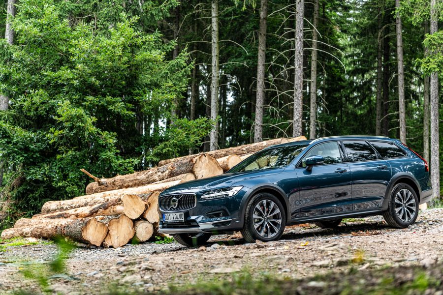 Volvo V90 Cross Country B5: Elegán do nepohody