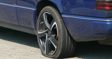 Prázdná pneumatika při odjezdu z parkoviště nemusí být náhoda