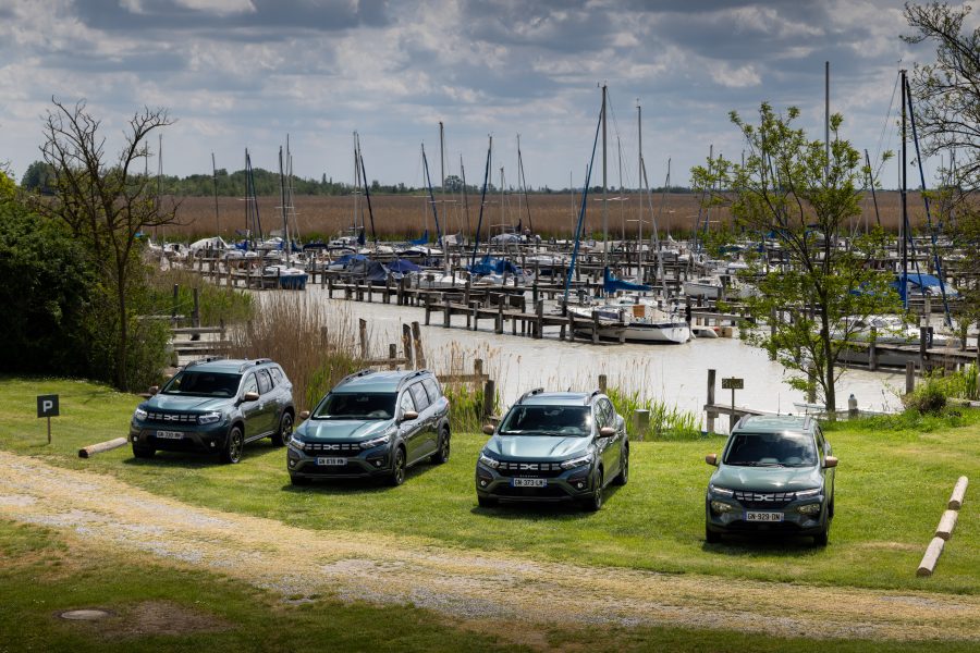 Dacia představila modernizovanou výbavu Extreme a spací vestavbu