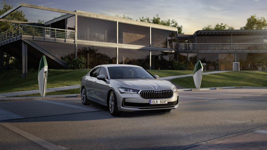 Škoda Auto nadále drží pozici lídra českého trhu, meziročně si mírně polepšila 